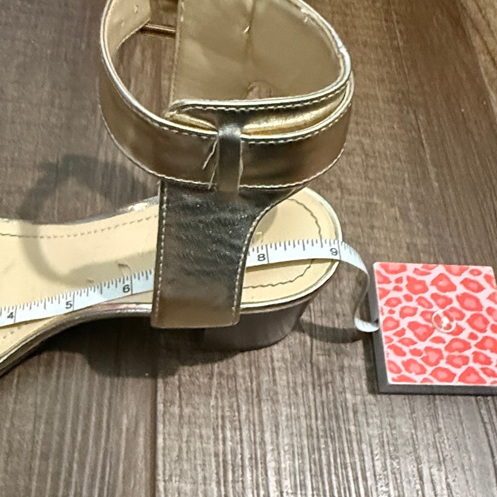 Liz Claiborne Gold Metallic heeled sandal, Size 5 - Women’s - Picture 11 of 13